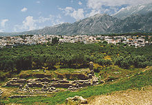 Sparti in-river-Eurotas-valley flanked-by-Taygetos-mountains.jpg