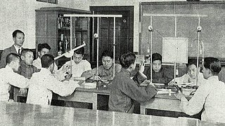 1938年天津英租界耀华学校的物理实验课