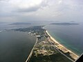 海ノ中道上空からの玄界島（右奥）。他に能古島（左）や志賀島（右）も見える。