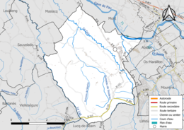 Carte en couleur présentant le réseau hydrographique de la commune