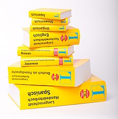 Woerterbuchstapel Langenscheidt dictionaries