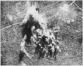 Bombardement américain du 31 décembre 1943. Deux usines sont visées (SKF-CAM et Hispano-Suiza) ; la zone bombardée est visiblement beaucoup plus étendue.