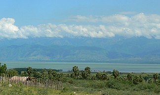 Die Gebirgskette nördlich des Lago Enriquillo