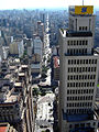 Português: Avenida São João, no centro da cidade, vista do edifício Altino Arantes. Em destaque os edifícios do Banco do Brasil e Martinelli.