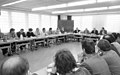 Janvier 1990 : les responsables des principaux médias et les représentants des médias des nouveaux partis et organisations se réunissent dans le bâtiment du Service général pour la 2ème table ronde en présence de Günter Pötschke, directeur général d'ADN.
