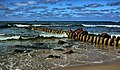 Rompeolas en una playa