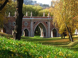 Gran puente en el parque