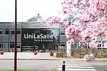 Bâtiment principal du campus d'UniLaSalle, à Beauvais (Oise)