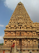 Granitni gopura (stolp) templja Brihadesvarar, 1010