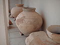 Quelques-unes des jarres exposées au musée de Bishapour