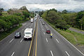 La autopista General Cañas comunica las ciudades de San José y Alajuela.