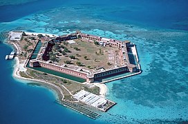 An aerial view of Fort Jefferson in حديقة دراي تورتوغاس الوطنية