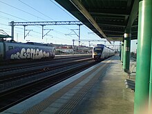 A pair of Siemens Desiro (OSE class 460) trains at Kiato station.