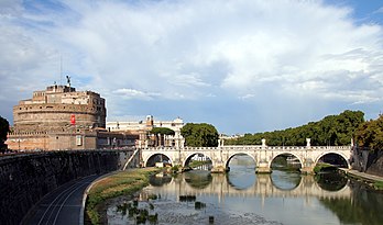 Château Saint-Ange face au pont Saint-Ange, à Rome. (définition réelle 2 976 × 1 756*)