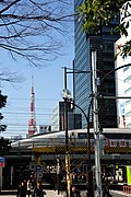 Tokyo Tower and 500 (4403378359).jpg