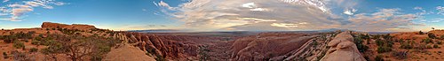 Arches Nationalpark, 360° panoramic view from a fin to Devils Garden.