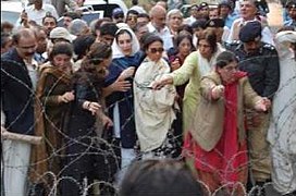 Benazir Bhutto house arrest VOA News 2.JPG