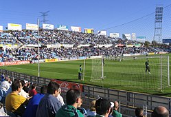 Taustalla stadionin itäkatsomo