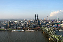 Panorama Köln, kanthi Groß St. Martin, Katedral Köln, lan Hohenzollernbrücke