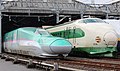 量産車と200系の並び （2012年10月21日 新潟新幹線車両センターの一般公開）