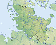 Mapa konturowa Szlezwika-Holsztynu, po prawej znajduje się punkt z opisem „źródło”, natomiast blisko centrum na prawo znajduje się punkt z opisem „ujście”