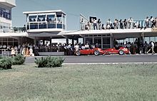 Photo de la D50 de Luigi Musso à côté de l'ancienne 625 de José Froilán González au Grand Prix de Buenos Aires en 1957