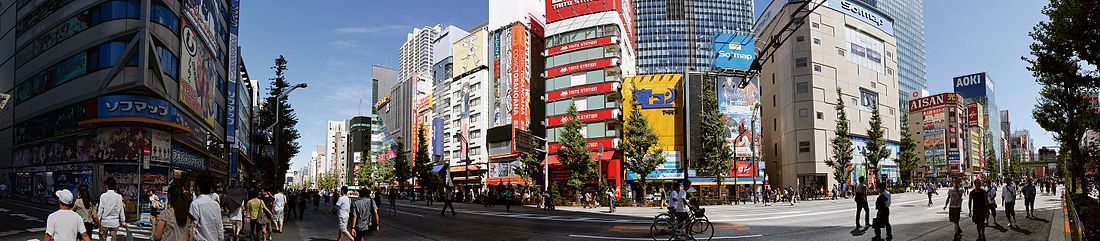 תמונה פנורמית של רחוב בטוקיו