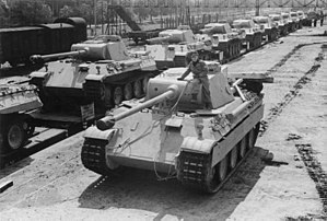 攝於1943年6月，隸屬第51及52戰車營的豹式D型