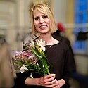 Elisabet Andersson belönas med Samfundet S:t Eriks belöningsplakett och pris