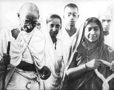 Mahatma Gandhi et Sarojini Naidu pendant la marche.