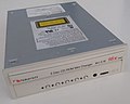 5-fach SCSI-CD-Wechsler mit Slot-In-Laufwerk von Nakamichi