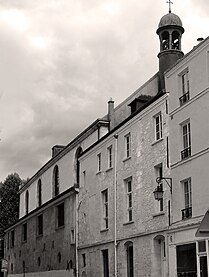 Clocheton de la cathédrale Sainte-Croix vue de la rue Charlot.