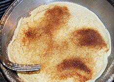 Pannekoek met kaneelsuiker.