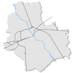 Mapa konturowa Warszawy, blisko centrum na lewo znajduje się punkt z opisem „Dworzec Główny”