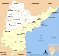 Zatiketaren mapa (zurizko barrutiek Telangana osatu zuten), eta oraingo Andhra Pradeshko mapa bat, azpiegiturak eta erlijio-zentroak markatzen dituena.