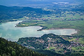 Kochel mit See vom Rabenkopf 2015-06.jpg