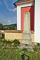 Monumento al viktimoj de la unua mondmilito antaŭ la preĝejo