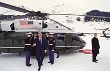 President Bill Clinton disembarks Marine One in Davos, Switzerland.jpg