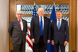Donald Tusk e Jean-Claude Juncker con il presidente degli Stati Uniti Donald Trump, 2017