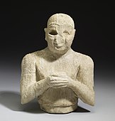 Parte a unei statui a unui închinător; 2500-2250 BC; alabastru-calcit; înălțime: 19,5 cm, lățime: 13,3 cm, adâncime: 10 cm; Muzeul de Artă Walters (Baltimore, SUA)