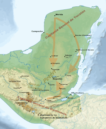 Mapa de la Península de Yucatán, que se desprende hacia el norte desde un istmo corriendo de noroeste a sureste. La Capitanía General de Yucatán se encontraba en el extremo norte de la península. Mérida está ubicado al norte, Campeche en la costa oeste, Bacalar en el este, y Salamanca de Bacalar en el sureste, cerca de la costa este. Las rutas desde Mérida y Campeche se están uniendo para dirigirse al sur hacia el Petén, en la base de la península. Otra ruta salió de Mérida haciendo una curva hacia la costa este para penetrar el Petén desde el noreste. La Capitanía General de Guatemala, con su capital en Santiago de los Caballeros de Guatemala, se situaba al sur. Un número de ciudades coloniales siguieron una cadena de montañas corriendo de este a oeste, incluyendo Ocosingo, Ciudad Real, Comitán, Ystapalapán, Huehuetenango, Cobán y Cahabón. Una ruta hacia el este salió de Cahabón y giró hacia el norte, hacia el Petén. El Petén y el la región circundante contenía varios asentamientos indígenas. Nojpetén se encuentra en un lago, cerca del centro de la región; un número de asentamientos dispersos se encontraban hacia el sur y suroeste, incluyendo Dolores del Lacandón, Yaxché, Mopán, Ixtanché, Xocolo y Nito. Tipuj estaba hacia el este. Chuntuki, Chunpich y Tzuktok' se encontraban hacia el norte. Sakalum se encontraba en el noreste. Se produjeron batallas en Sakalum en 1624 y Nojpetén en 1697.