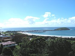 科夫斯港和码头，包括马顿伯德岛，从南方拍摄