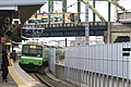 近鉄大阪線と交差するJR俊徳道駅。