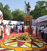 ଡକ୍ଟର ବାବାସାହେବ ଆମ୍ବେଦକରଙ୍କ ୧୨୫ତମ ଜୟନ୍ତୀ ଅବସରରେ ୧୪ ଏପ୍ରିଲ ୨୦୧୬ରେ ନୂଆଦିଲ୍ଲୀର ସଂସଦ ଭବନରେ ନାଗରିକମାନେ ଶ୍ରଦ୍ଧାଞ୍ଜଳି ଅର୍ପଣ କରିଥିଲେ