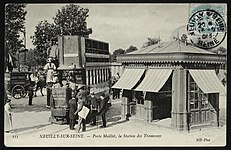 Automotrice électrique à accumulateurs à la station de la Porte Maillot.