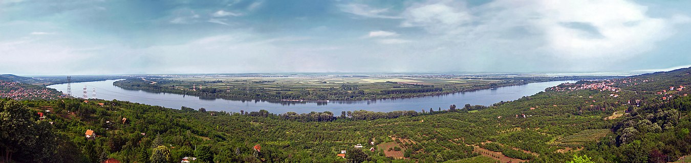 Panoramo de Danubo en Beogrado