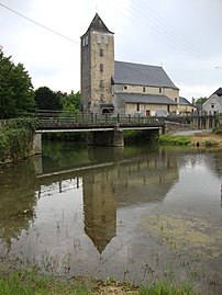 L'église Saint-Laurent et son reflet dans le Joos.