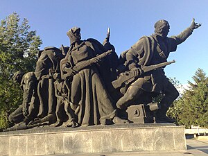 Monumento ai "Liberatori di Skopje" nel centro della città