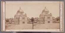 Disque en carton pour stéréoscope avec des photos de la synagogue de Genève, circa 1860. Dans la collection du musée juif de Suisse.