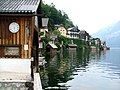 Le village de Hallstatt au bord du Hallstättersee.